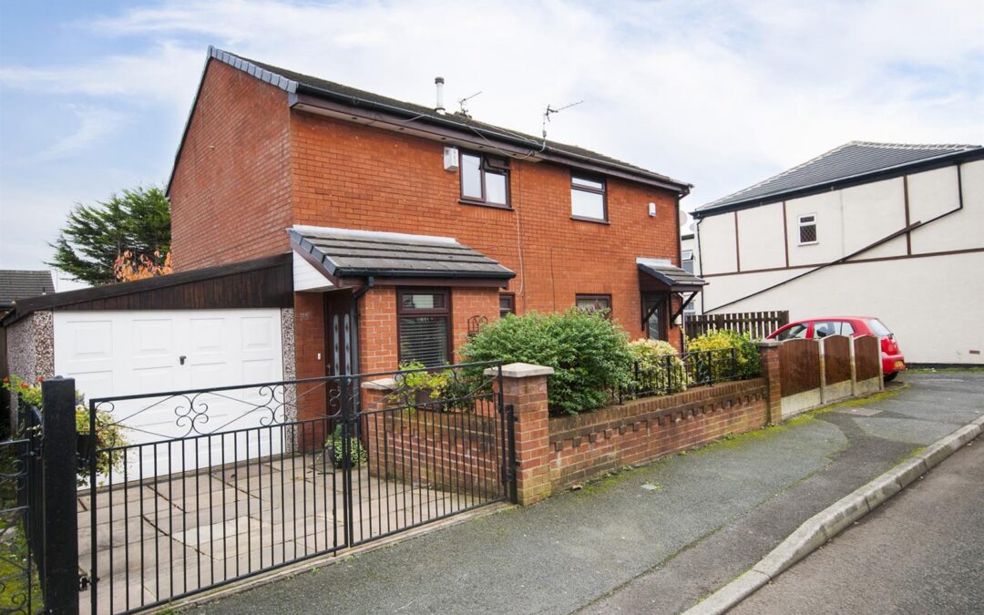 Pine Street South, Bury